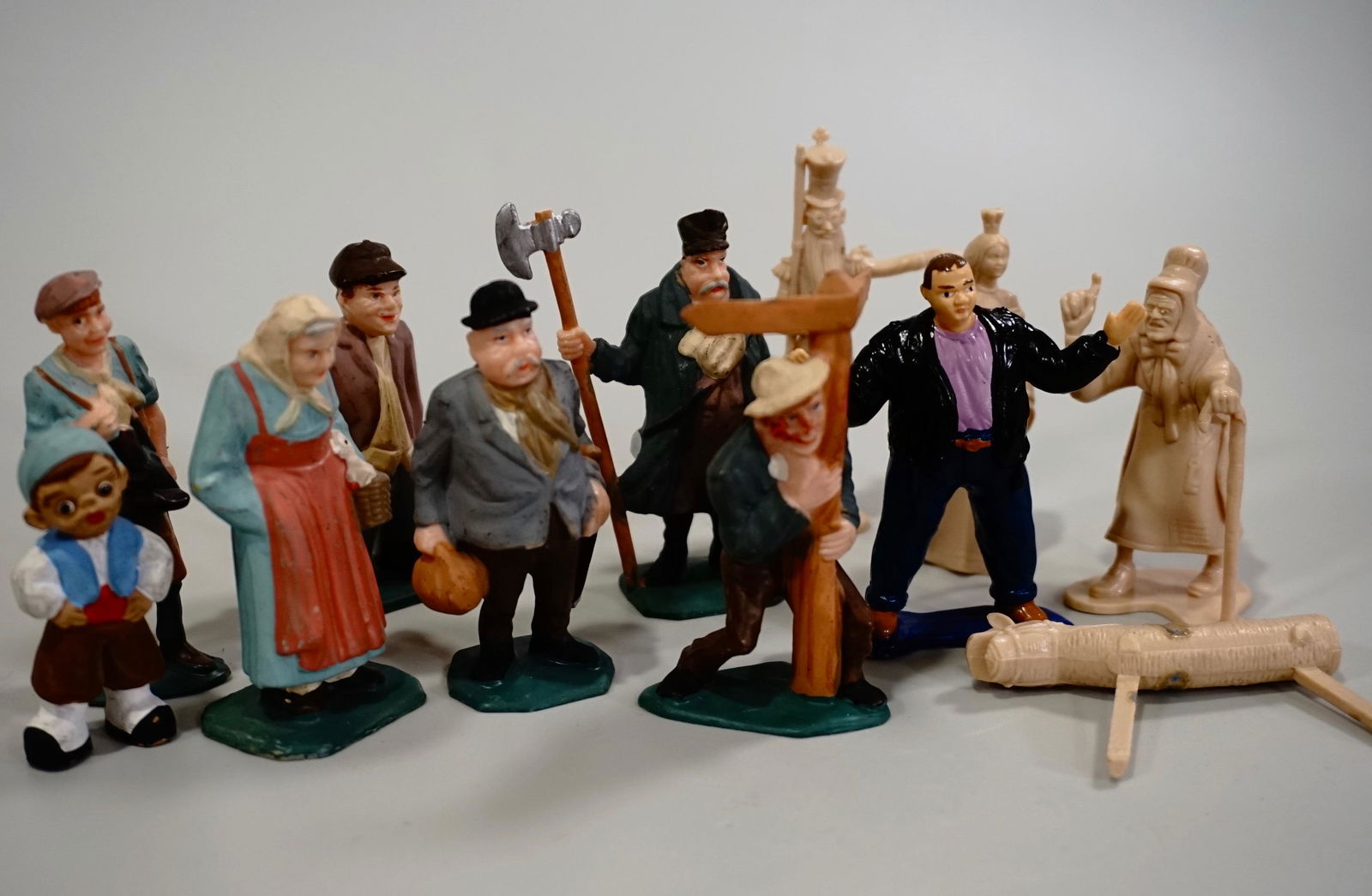 Vintage Mid Century MARX MGM Plastic Toy Figurines (1 of 6)