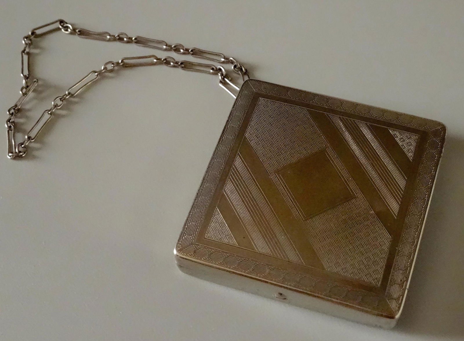 Vintage Art Deco Compact Pill Powder Box (1 of 6)