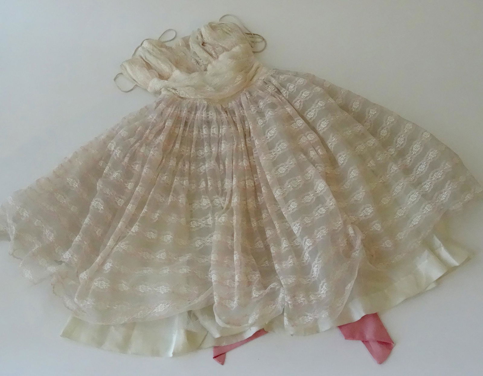 Vintage 50s Strapless Pink Prom Dress: Vintage 50s Strapless Pink Prom Dress Waist 24î skirt 21î long from waist to bottom.