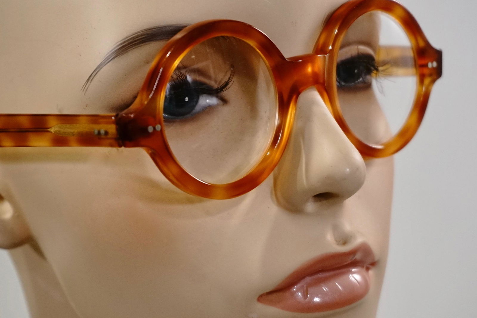 Cutler and Gross of London English Round Tortoise (1 of 11)