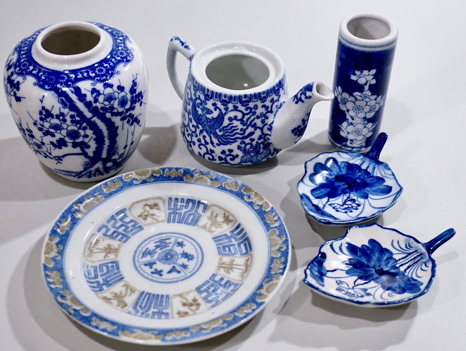 Blue White China Lot of Oriental Porcelain Items (1 of 4)