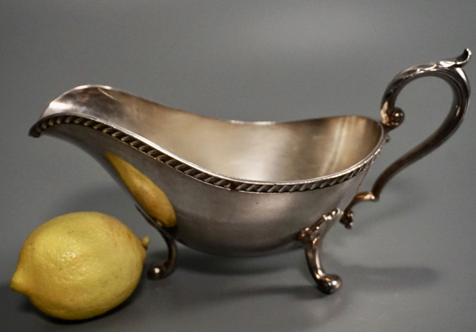 Good Silver Plated Gravy Boat Gadroon Border (1 of 3)