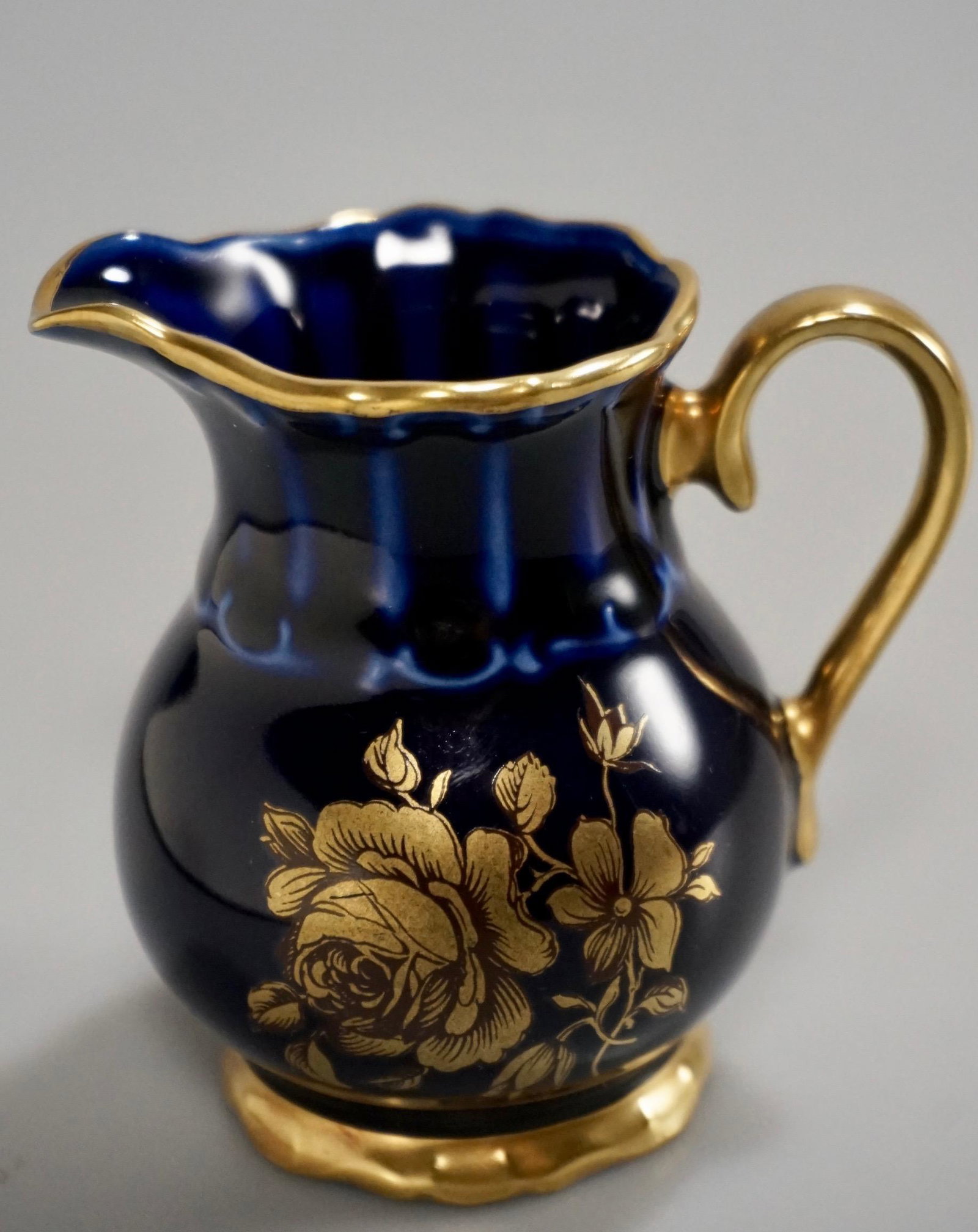 Cobalt Blue 22K Gold Porcelain Creamer Echt Cobalt: Cobalt Blue 22K Gold Porcelain Creamer Echt Cobalt Bareuther Waldsassen Bavaria Germany Handarbeit Approximately 3 1/8 x 2 1/4 x 3 3/16 inches tall.