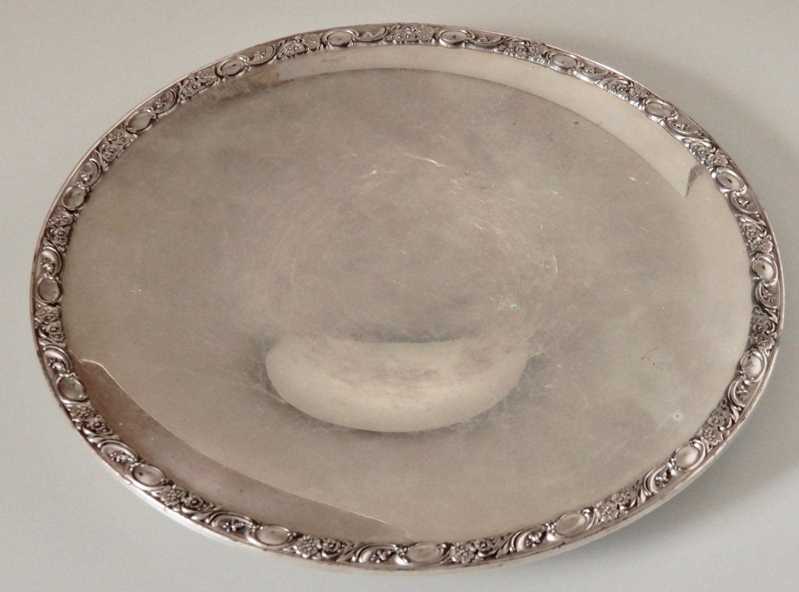 Rogers Silver Plate Victorian Rose Round Platter Tray: Rogers Silver Plate Victorian Rose Round Platter Tray Ebell Club Approximately 11 3/16 inches in diameter.