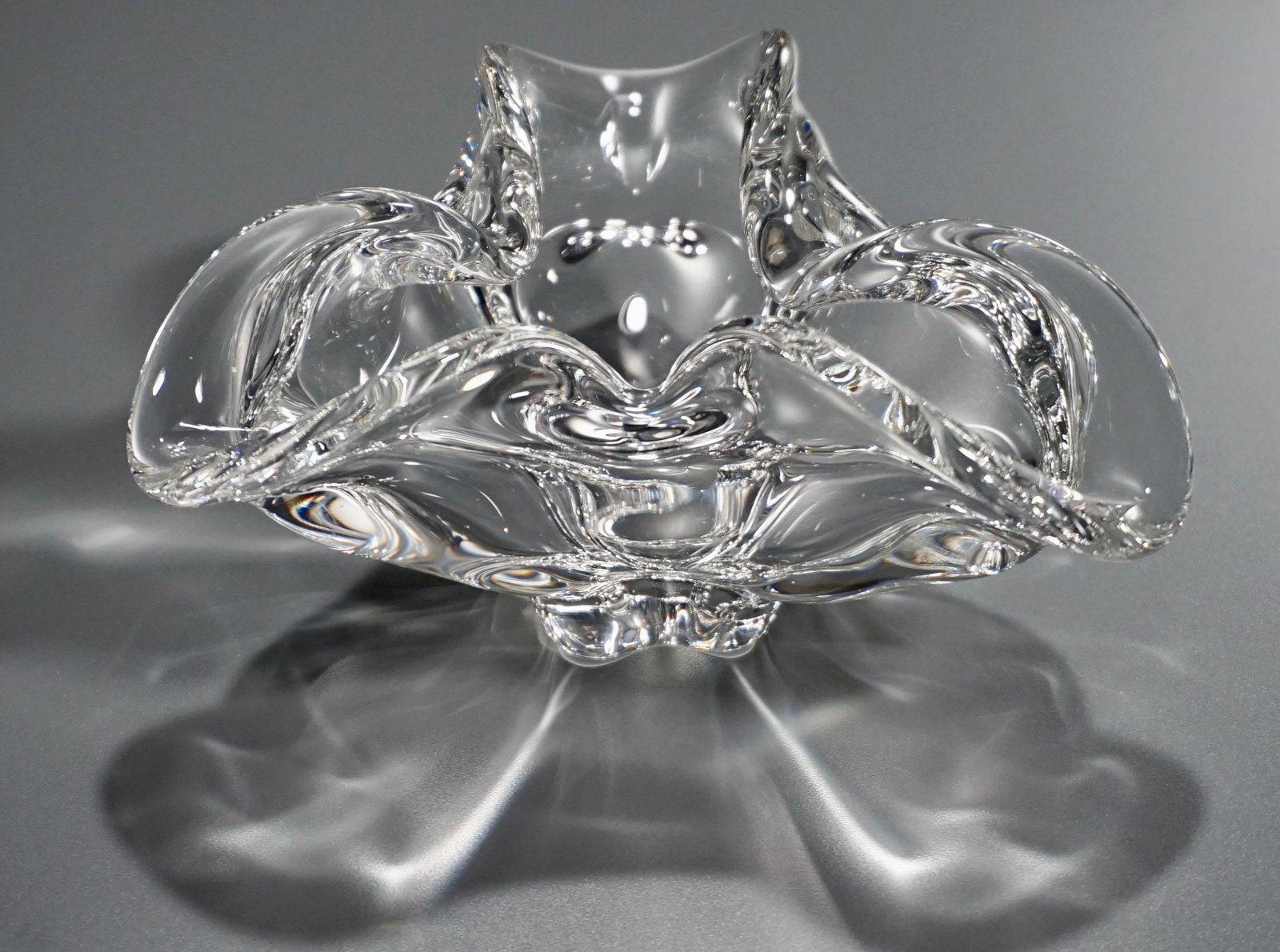 Vintage Mid Century Italian Clear Art Glass Bowl: Vintage Mid Century Italian Clear Art Glass Bowl Approximately 6 x 6 7/16 x 2 5/8 inches tall.
