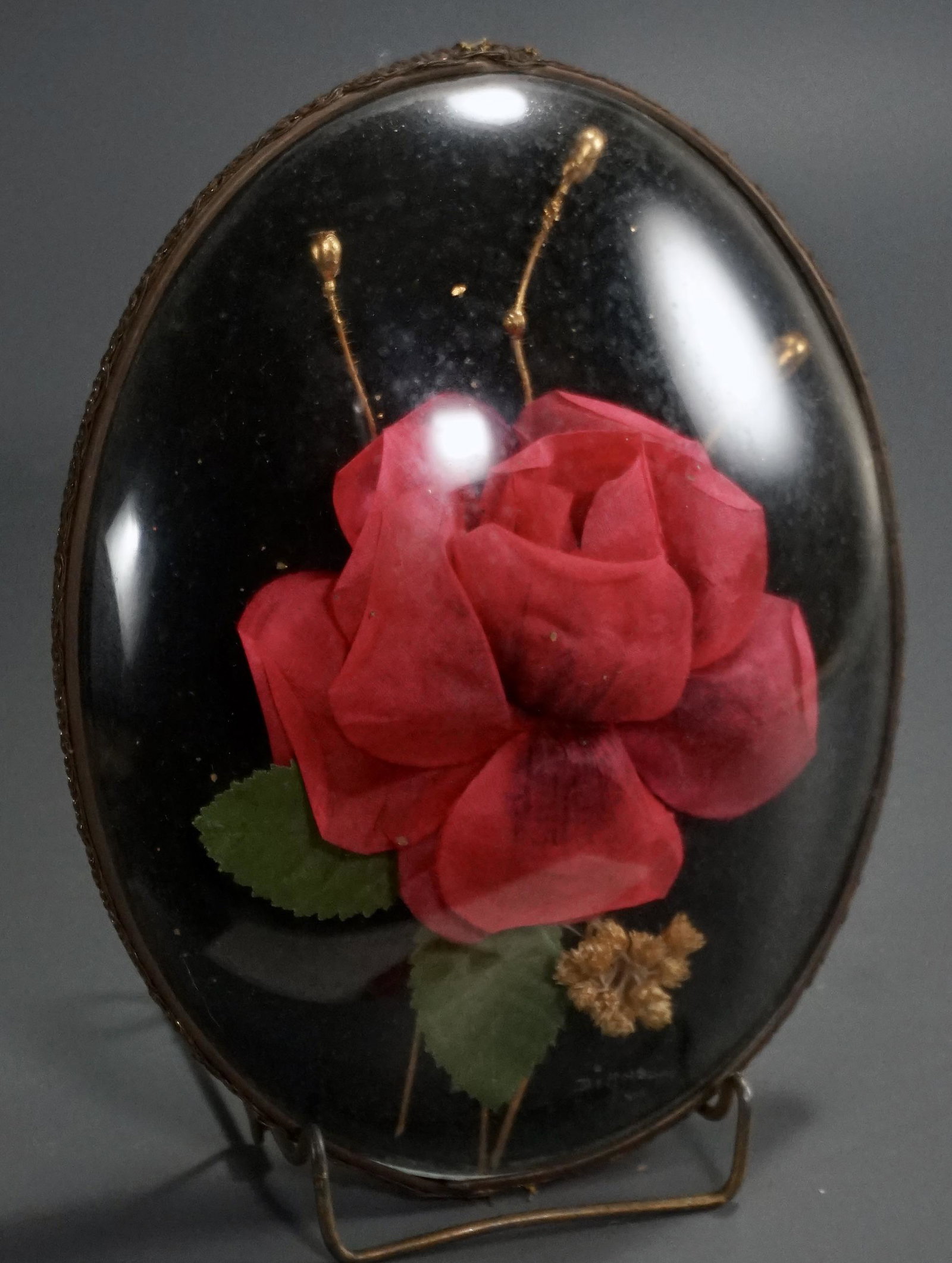 Convex Glass Red Rose Wall Plaque: Convex Glass Red Rose Wall Plaque Approximately 7 1/2 x 5 7/8 inches.