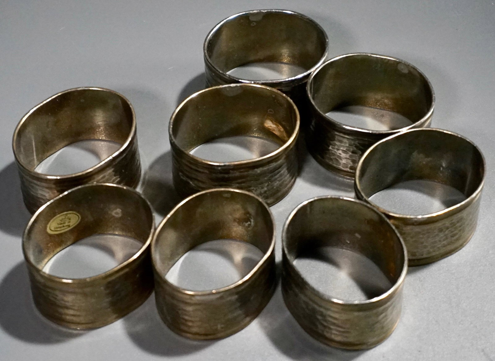 Hammered Metal Oval Napkin Rings Lot of 8: Hammered Metal Oval Napkin Rings Lot of 8 Approximately 1 7/8 x 1 5/8 x 1 1/8 inches.