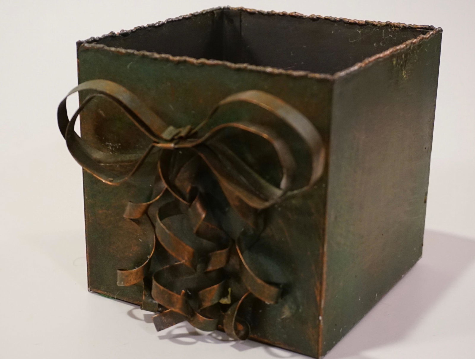Tin Bow Square Tole Planter (1 of 5)