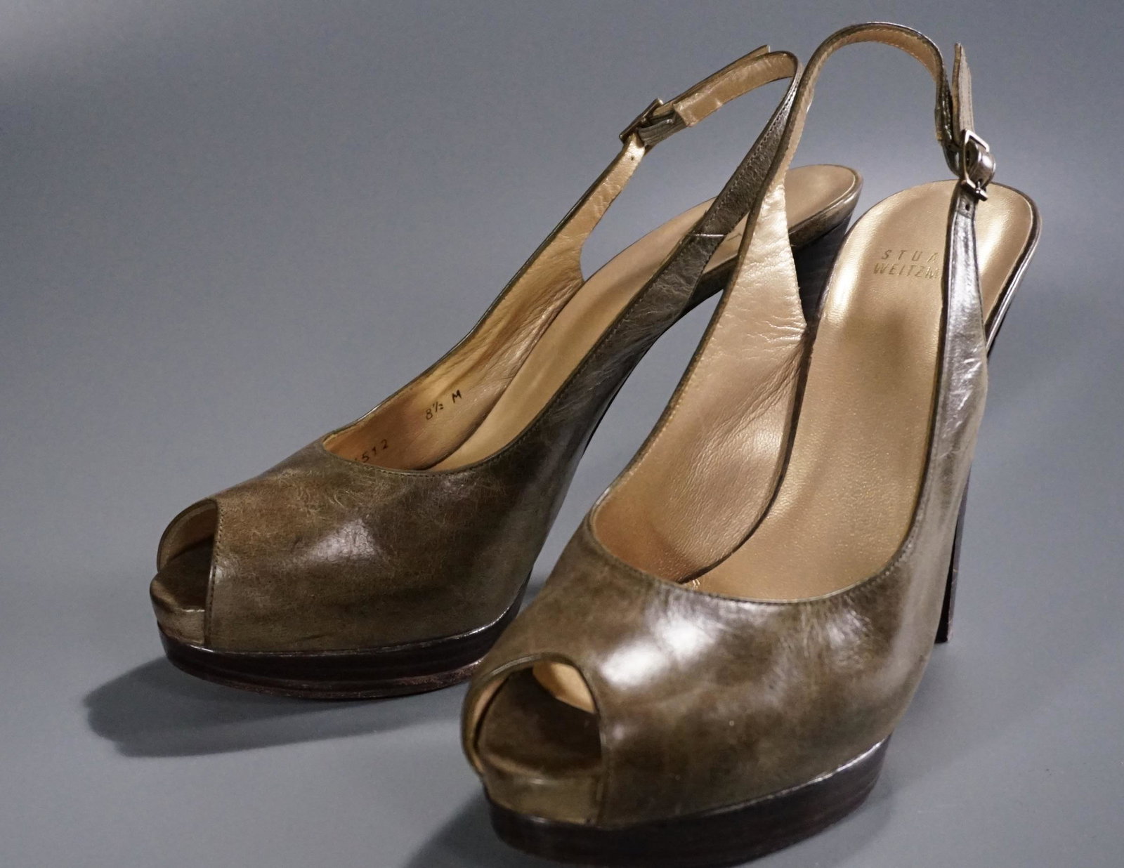 Stuart Weitzman Platform Designers Leather Shoes Size 8: Stuart Weitzman Platform Designers Leather Shoes Size 8 1/2 M Heel is approximately 5 1/8 inches.