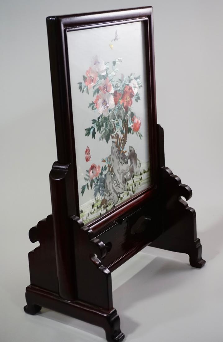 Chinese Silk Embroidered Screen Double-sided Signed: Chinese Silk Embroidered Screen Double-sided Signed Embroidery Boxed Never Used Approximately 10 x 6 3/8 x 16 inches assembled; the screene alone is about 11 3/8 x 9 inches; 12 5/8 x 11 7/8 x 2 1/8 in