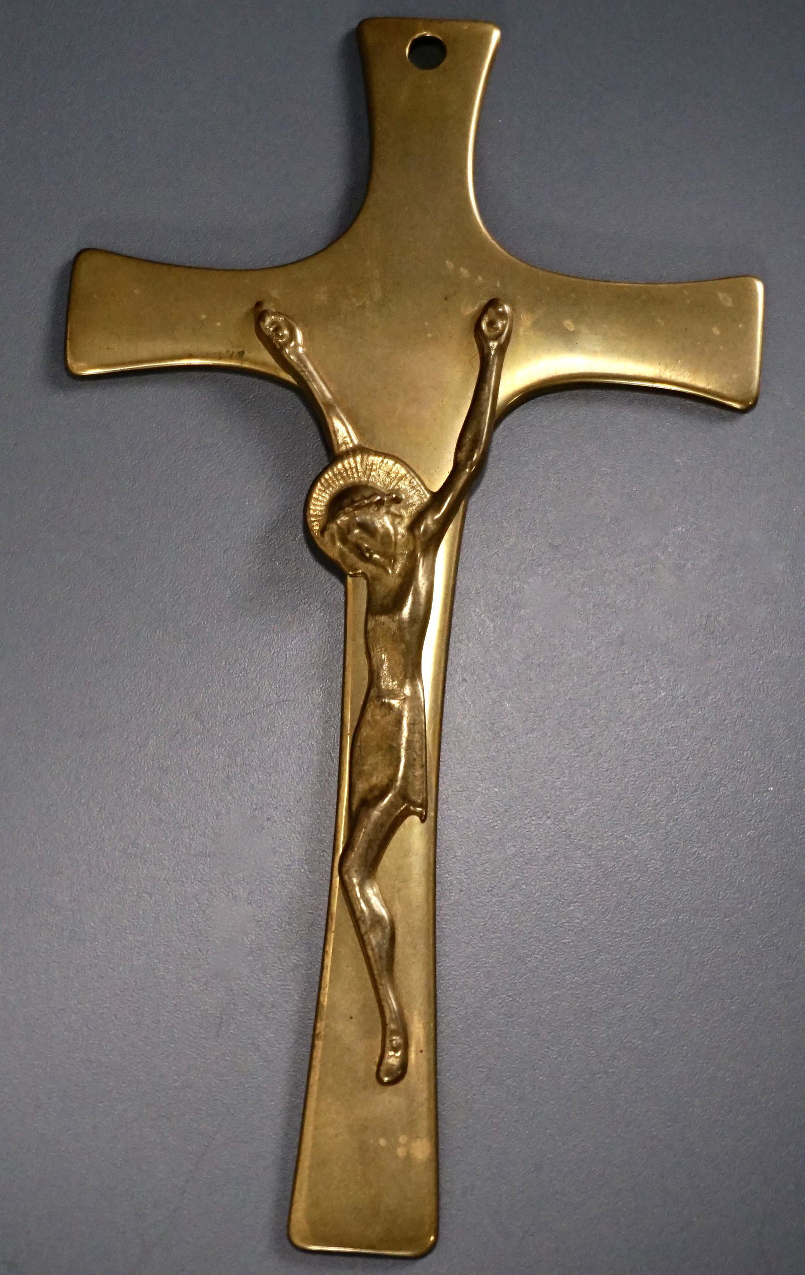Modernist Brass Catholic Wall Cross Mid Century Vintage: Modernist Brass Catholic Wall Cross Mid Century Vintage Crucifix Made in Italy Approximately 8 5/8 x 4 7/8 inches.