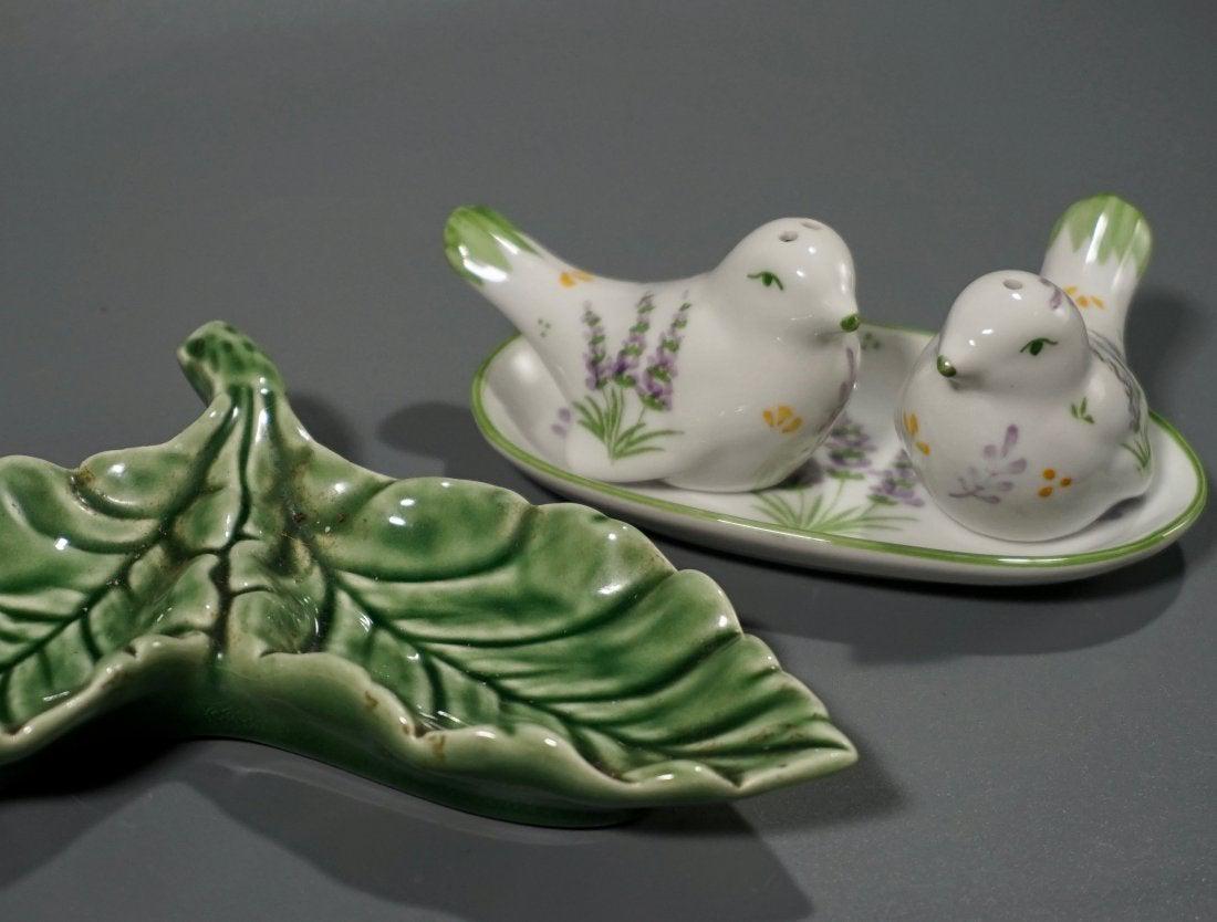 Bird Figural Salt Pepper Shaker Leaf Form Dish (1 of 4)