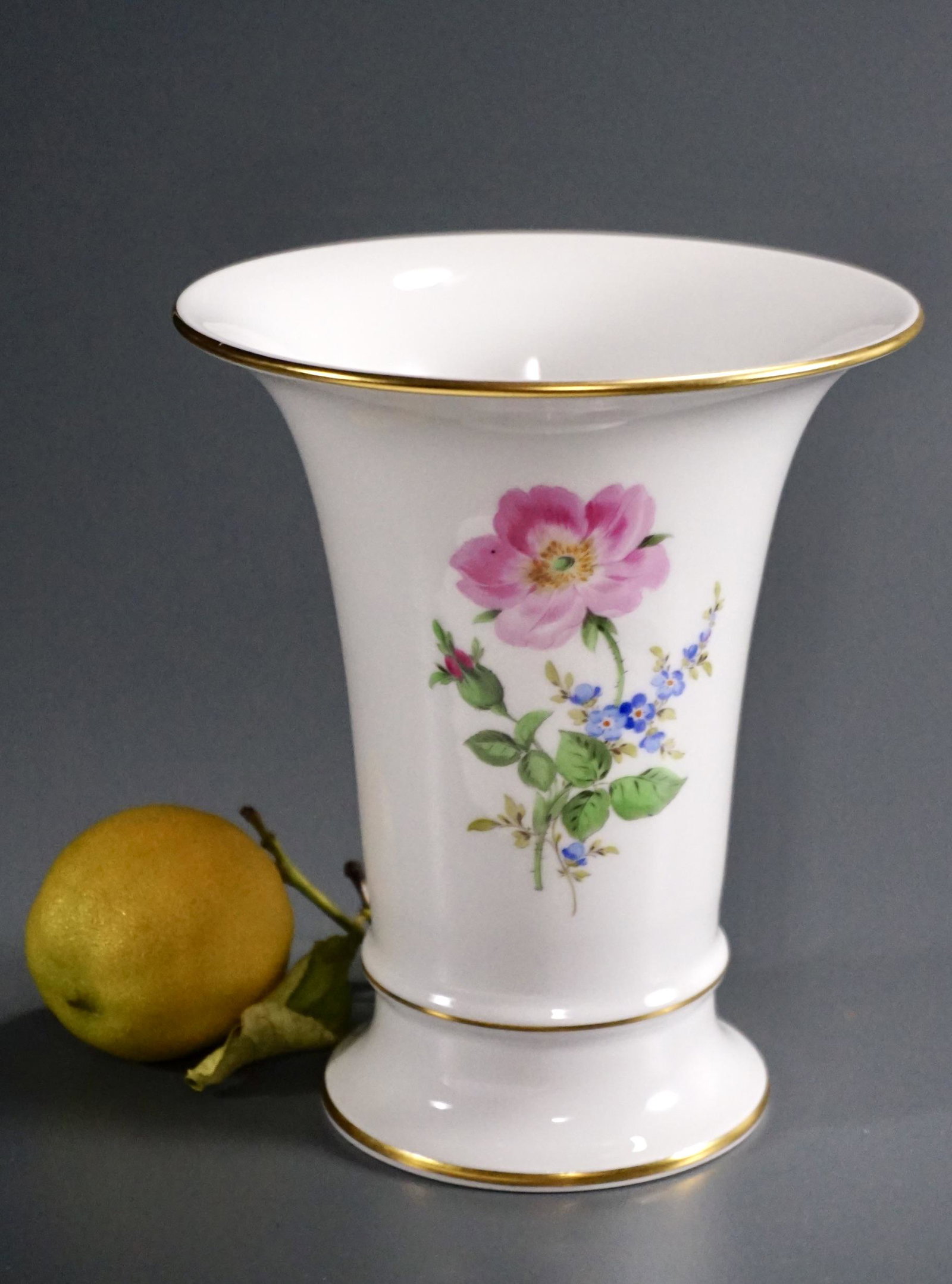 Meissen Porcelain Flared Top Flower Vase: Meissen Porcelain Flared Top Flower Vase Approximately 5 1/2 in diameter x 6 7/16 inches tall.