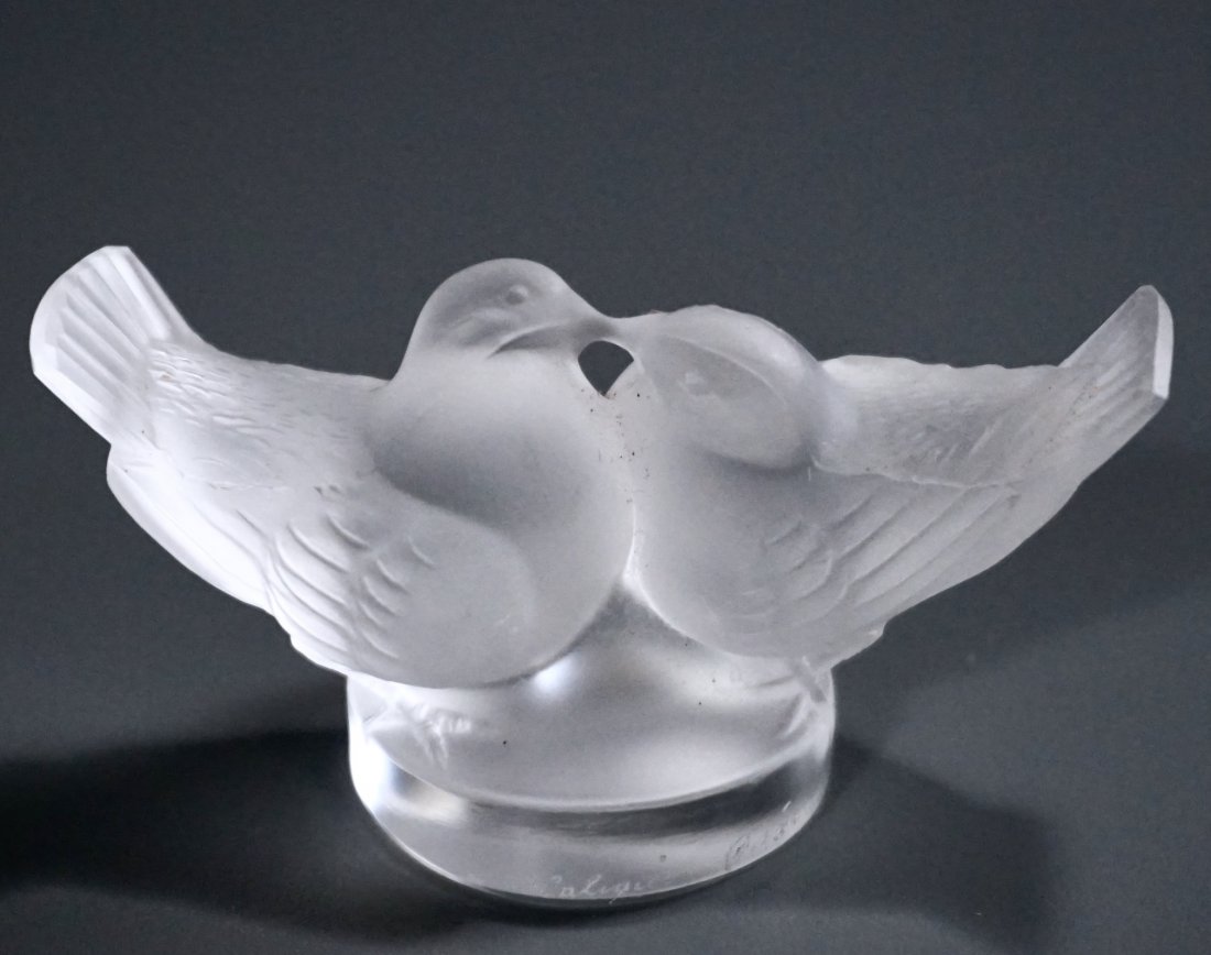 Lalique France Lowing Birds Satin Finish Valentine Stat: Lalique France Lowing Birds Satin Finish Valentine Statuette Signed on Base Approximately 2 7/8 x 1 1/4 x 1 1/2 inches tall.