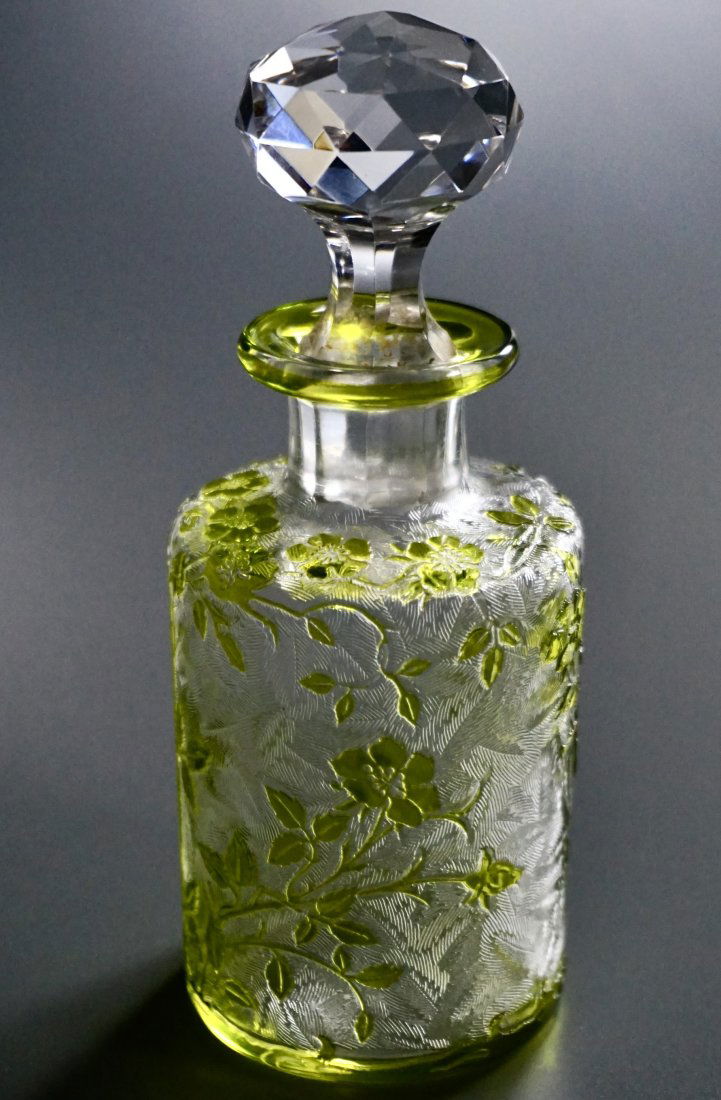 St Louis French Perfume Bottle Green Cameo Pattern (1 of 11)