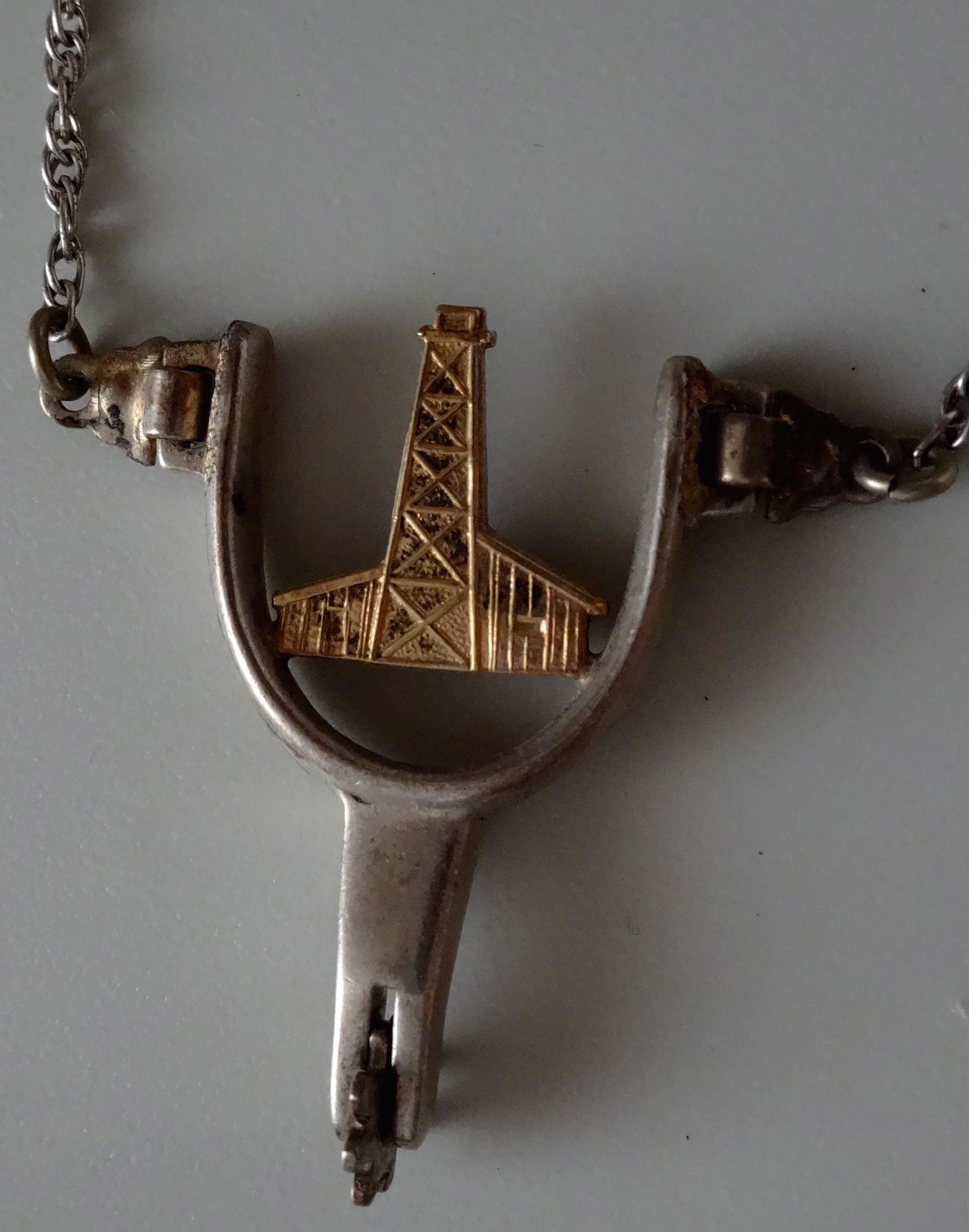 Vintage Texas Silver Spur Gold Oil Derrick Tie Bar (1 of 5)