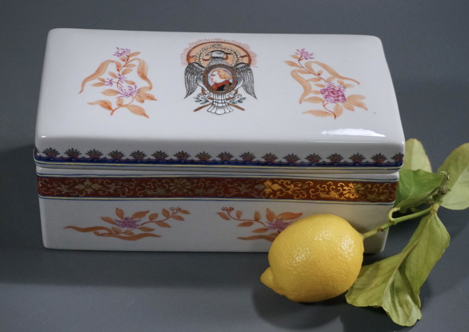 Chinese Export Porcelain Patriotic Lidded Trinket Box (1 of 6)