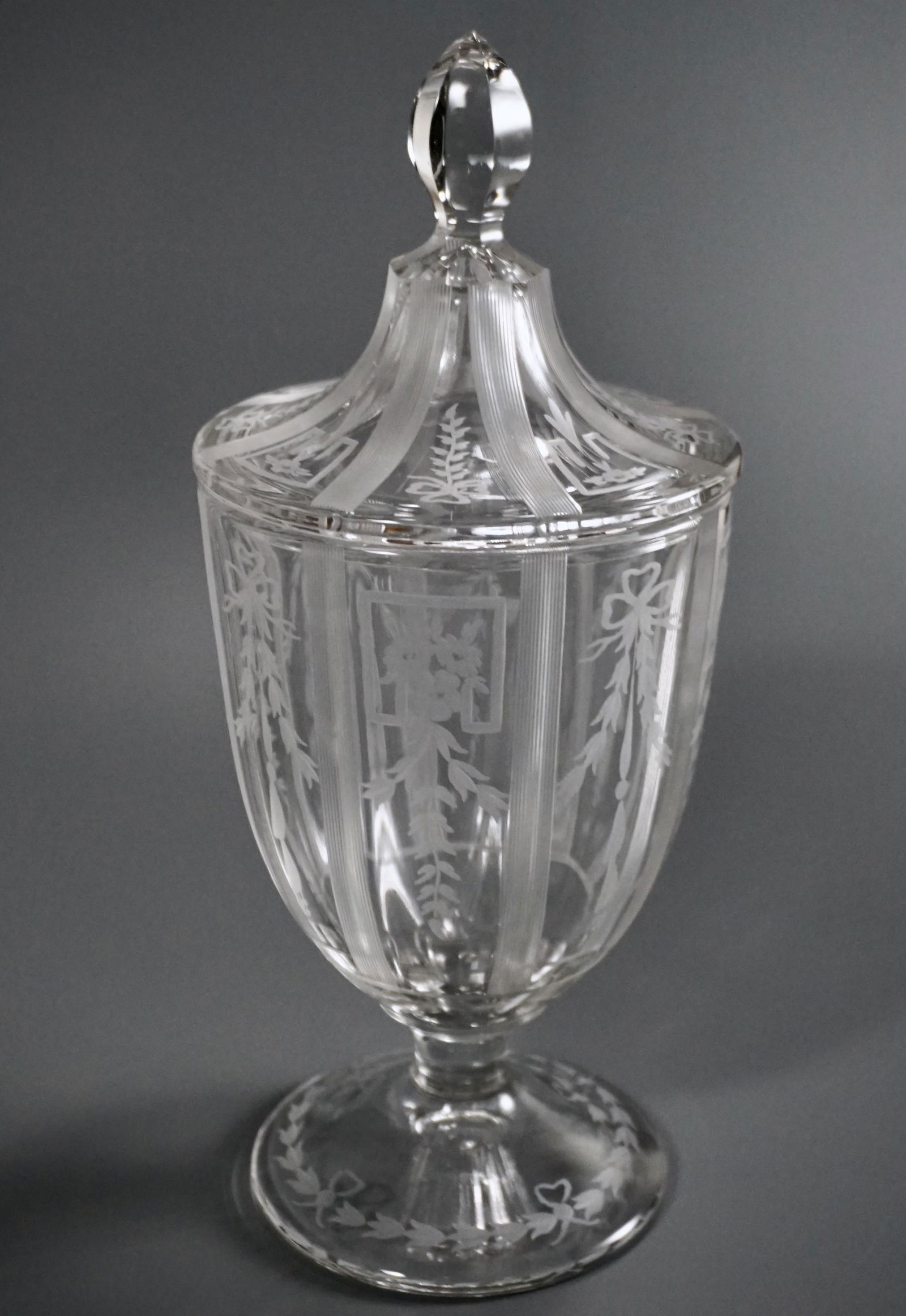 Lidded Candy Apothecary Jar Heisey Elegant Glass Art (1 of 7)
