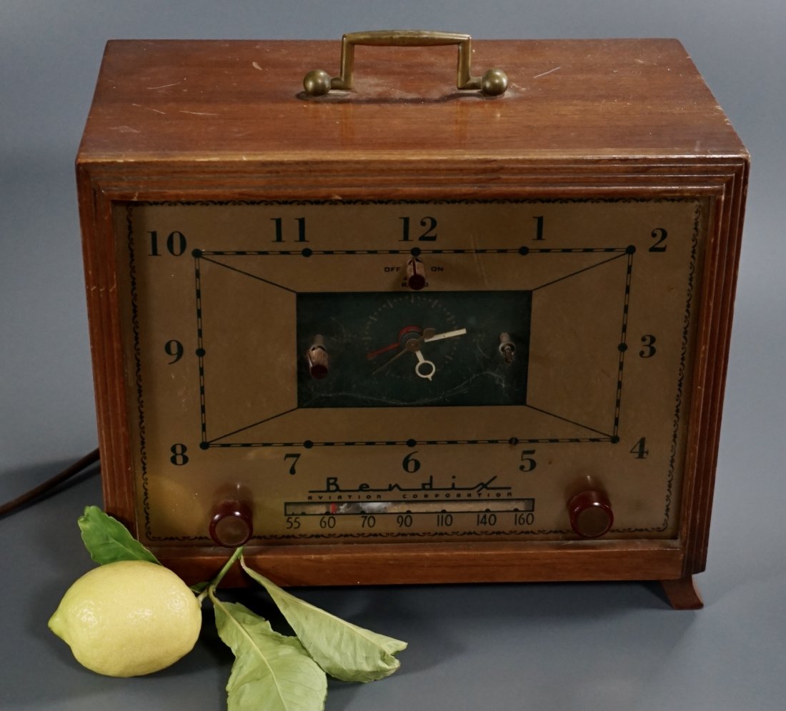 Vintage Bendix Aviation Corporation Tube Radio Marion (1 of 8)