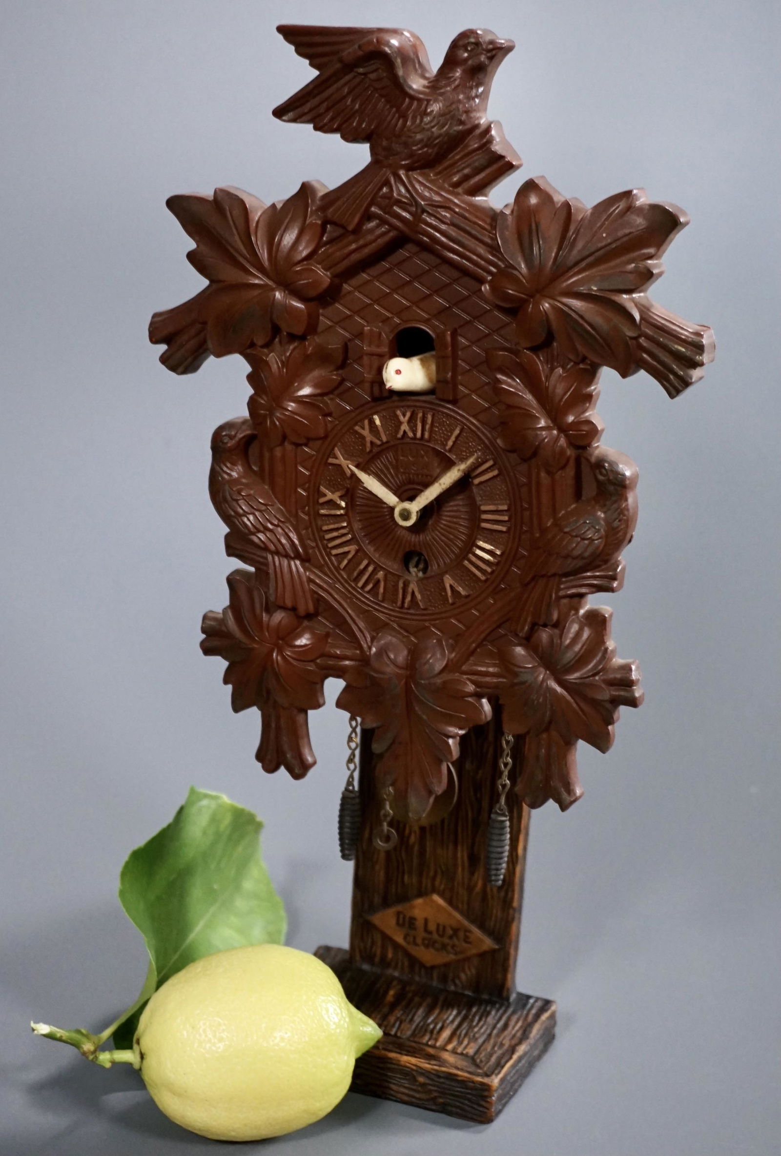Lux Cuckoo Clock Pendulette on Stand (1 of 8)