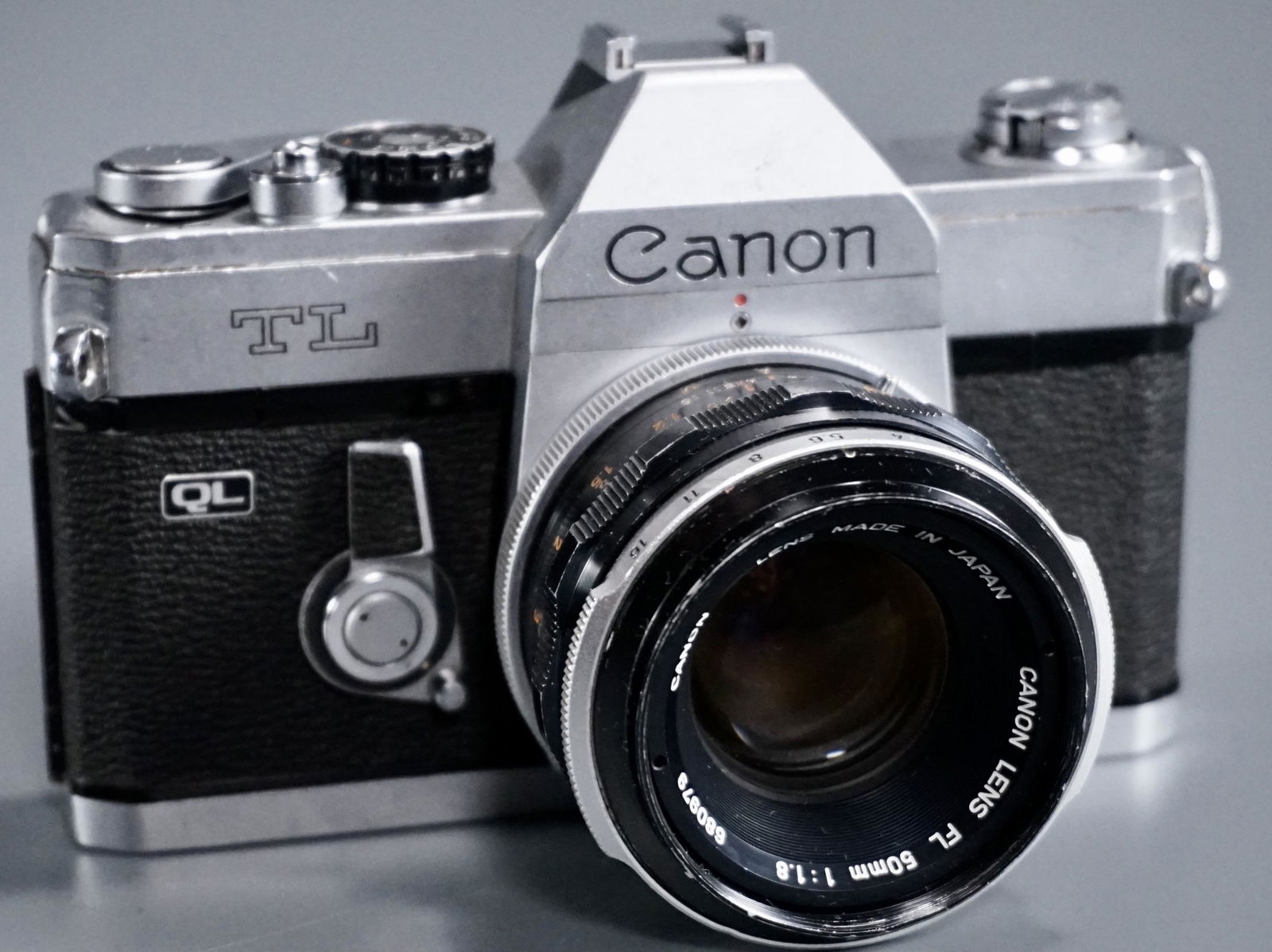 Canon TL 35 mm Film Camera 1,8/50 FL Lens (1 of 9)