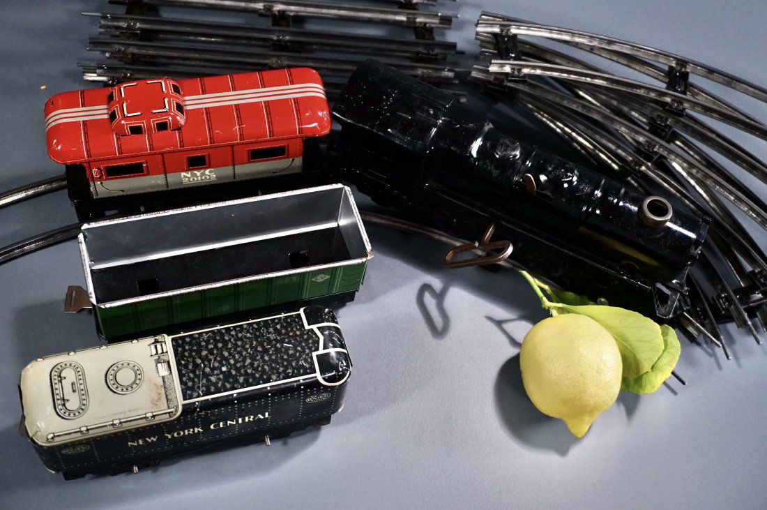 NY Central Streamliner Key Wind Tin Railroad Marx Toy (1 of 12)