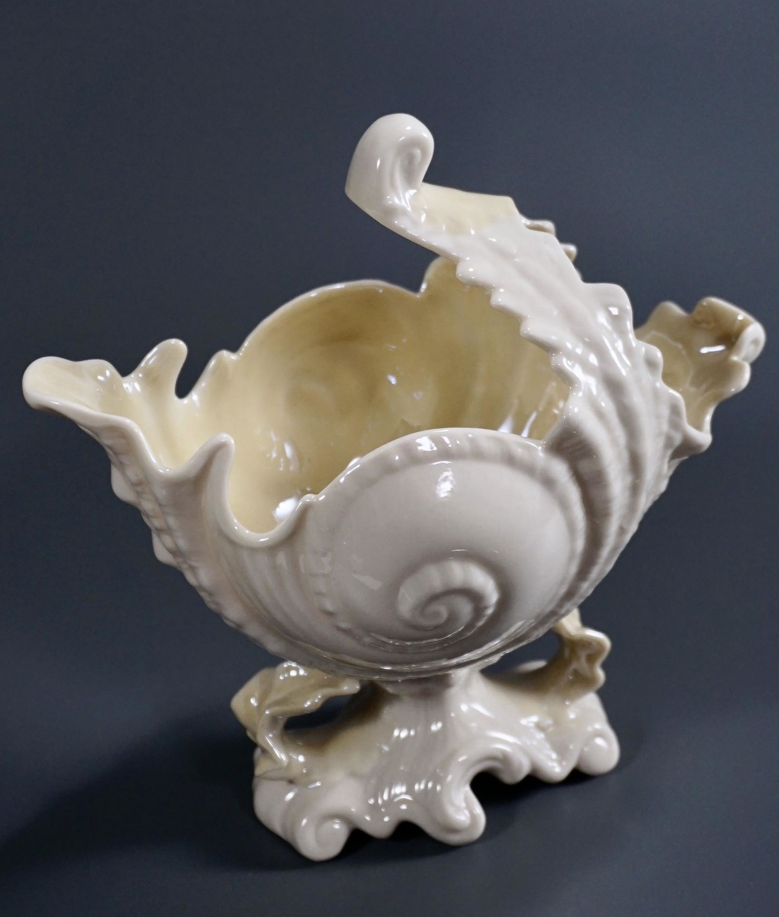 Belleek Irish Porcelain Conch Shell Centerpiece Vase (1 of 7)
