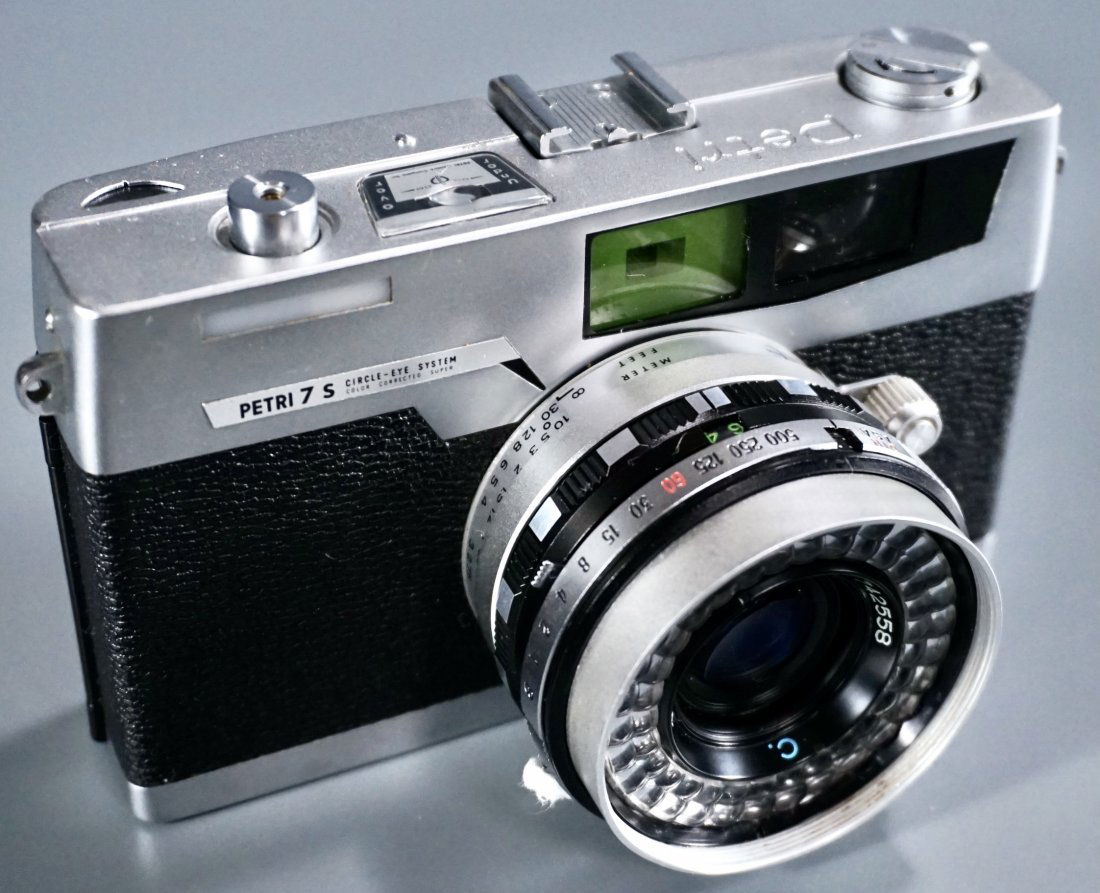 Petri 7S Vintage Photo Camera 2.8 / 45 mm Lens Circle-E (1 of 11)