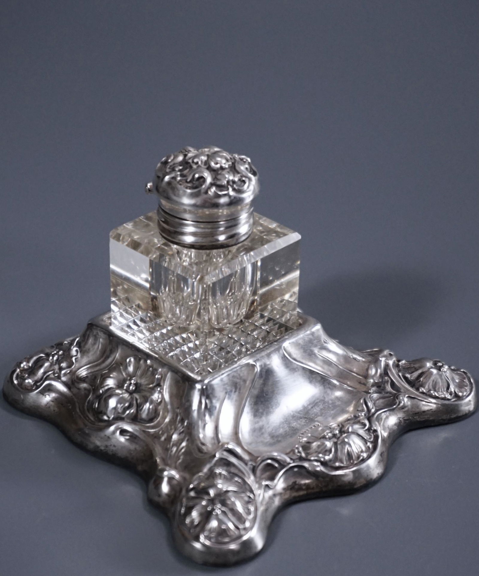 Art Nouveau English Crystal Inkwell Marked Sterling (1 of 11)