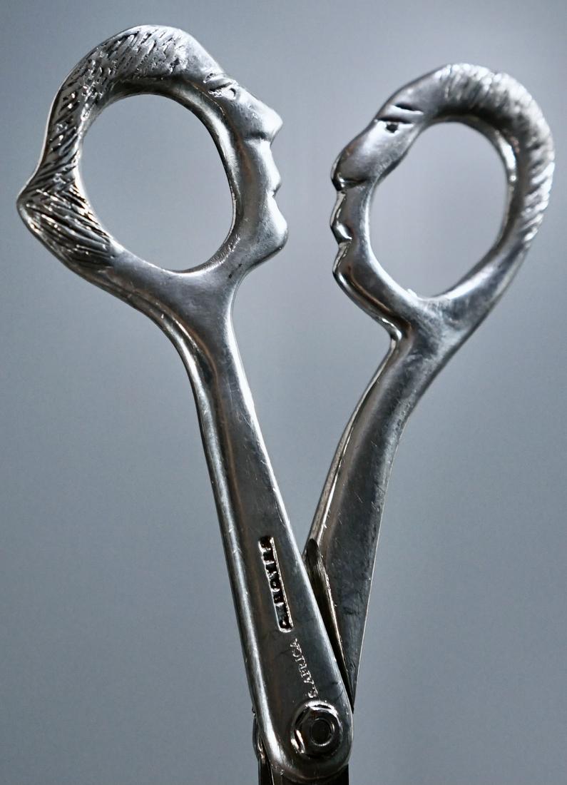 Carrol Boyes Kissing Scissors Signed S.Africa C.Boyes: Carrol Boyes Kissing Scissors Signed S.Africa C.Boyes Hallmark Approximately 5 1/2 x 2 3/4 inches.