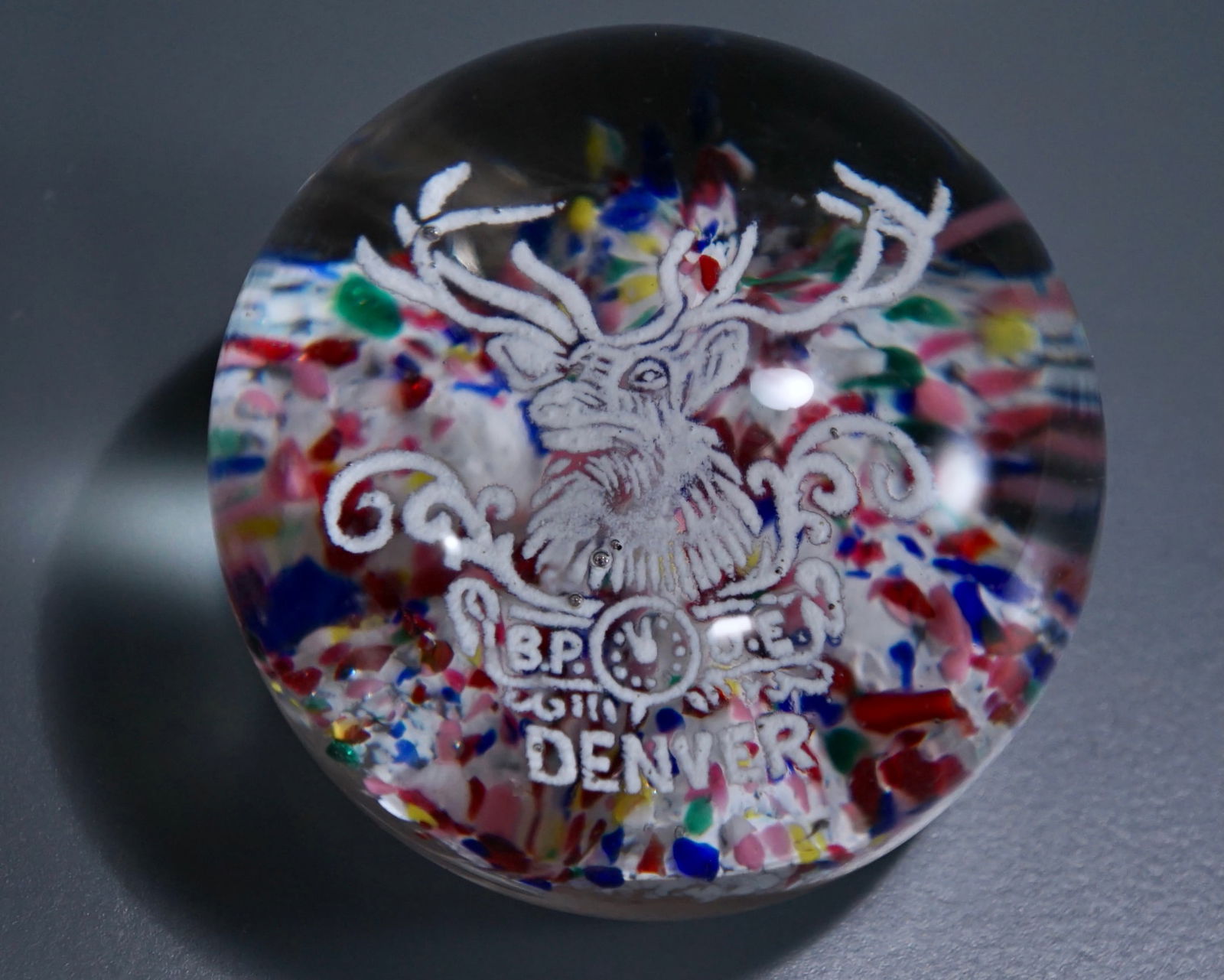 Vintage Denver Buck Deer Art Glass Paperweight: Vintage Denver Buck Deer Art Glass Paperweight Approximately 2 7/8 inches in diameter X 2 1/16 inches tall. Shipping Estimate: SHIPTHEBAY estimate for shipping of this lot in the Continental US is $20