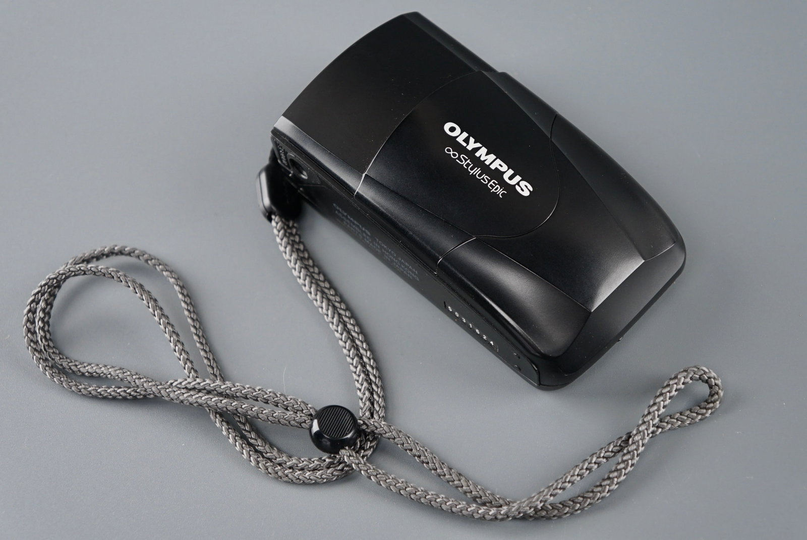Olympus Stylus Epic 35 mm Film Camera: Olympus Stylus Epic 35 mm Film Camera Approximately 4 1/8 inches wide. Shipping Estimate:SHIPTHEBAY estimate for shipping of this lot in the Continental US is $20, which includes pick up, packing and 