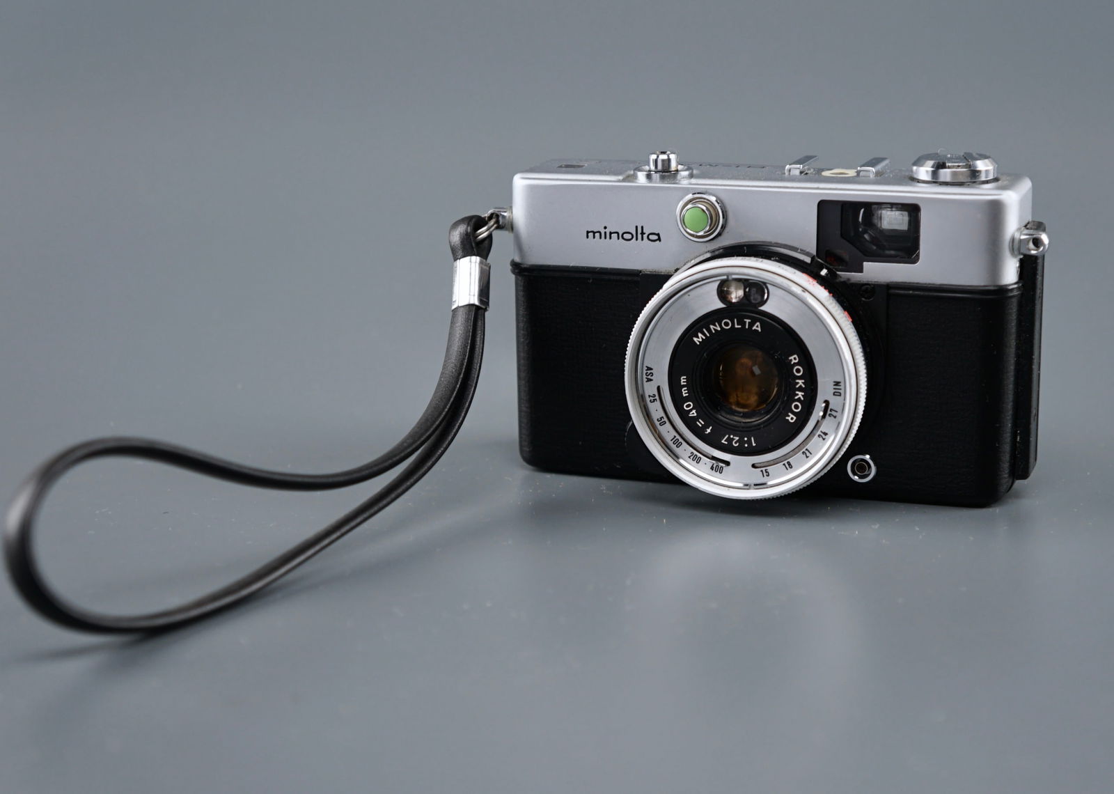 Minolta Hi-Matic Vintage Photo Camera Rokkor 2,7/40 Lens Seiko Shutter: Minolta Hi-Matic Vintage Photo Camera Rokkor 2,7/40 Lens Seiko Shutter Approximately 5 x 2 1/8 x 3 inches overall. Shipping Estimate:SHIPTHEBAY estimate for shipping of this lot in the Continental US