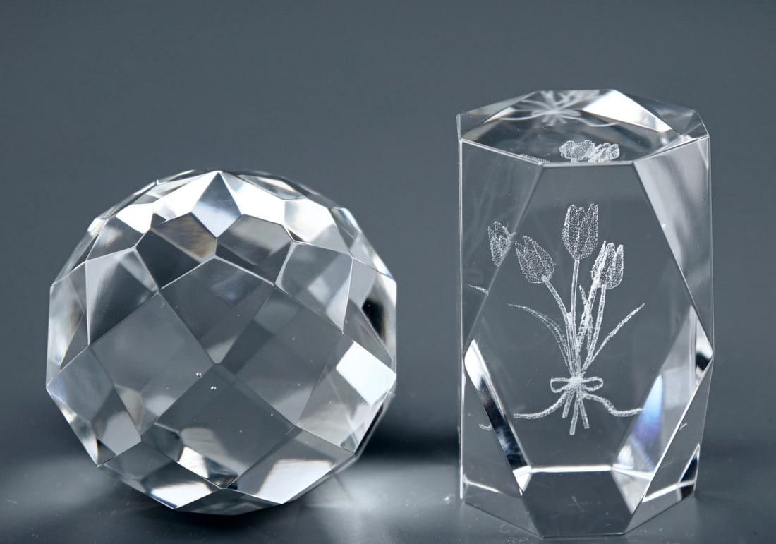 Lot of 2 Faceted Crystal Paperweights: Lot of 2 Faceted Crystal Paperweights Approximately 3 1/8 inches tall and 2 7/8 inches in diameter. Shipping Estimate:SHIPTHEBAY estimate for shipping of this lot in the Continental US is $20, which i