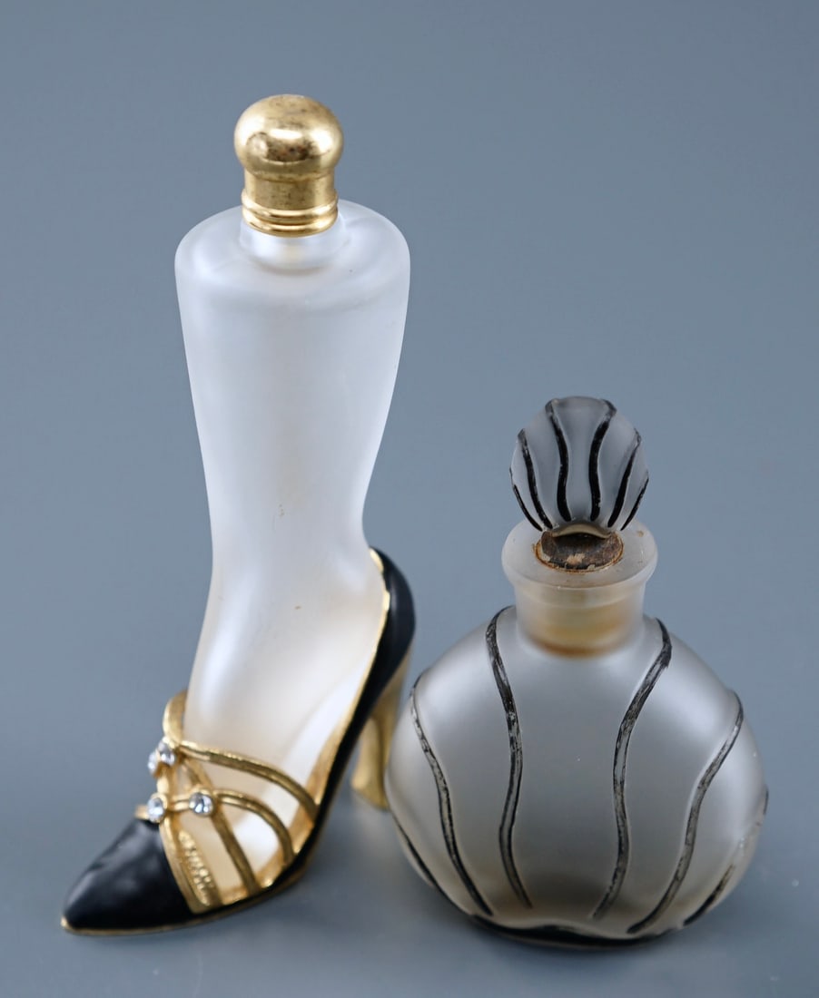 Vintage Art Deco Perfume Bottle together with Modern Jeweled Shoe Form Perfume Bottle: Vintage Art Deco Perfume Bottle together with Modern Jeweled Shoe Form Perfume Bottle Approximately 3 and 4 inches tall overall. Shipping Estimate:SHIPTHEBAY estimate for shipping of this lot in the C