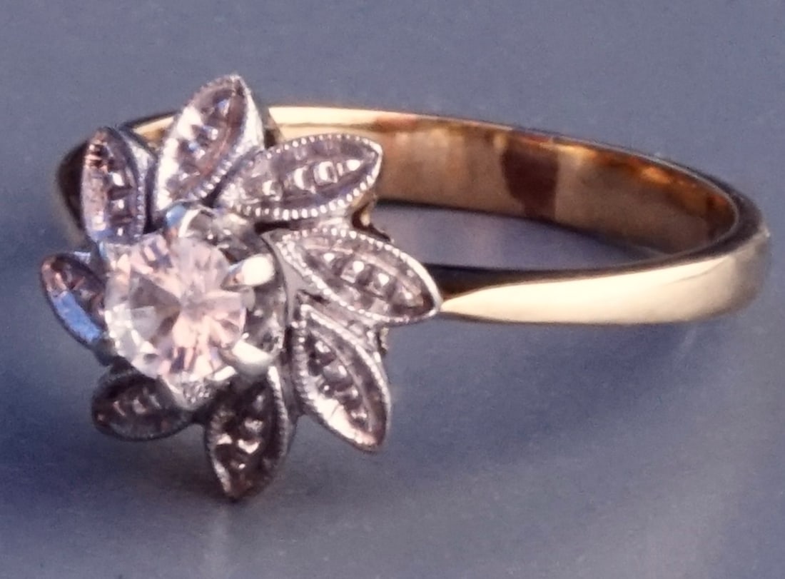 Marked 14 K Gold Ring 2,72 Gram: Marked 14 K Gold Ring 2,72 Gram Approximately size 5 3/4. Shipping Estimate:SHIPTHEBAY estimate for shipping of this lot in the Continental US is $20, which includes pick up, packing and actual shippi