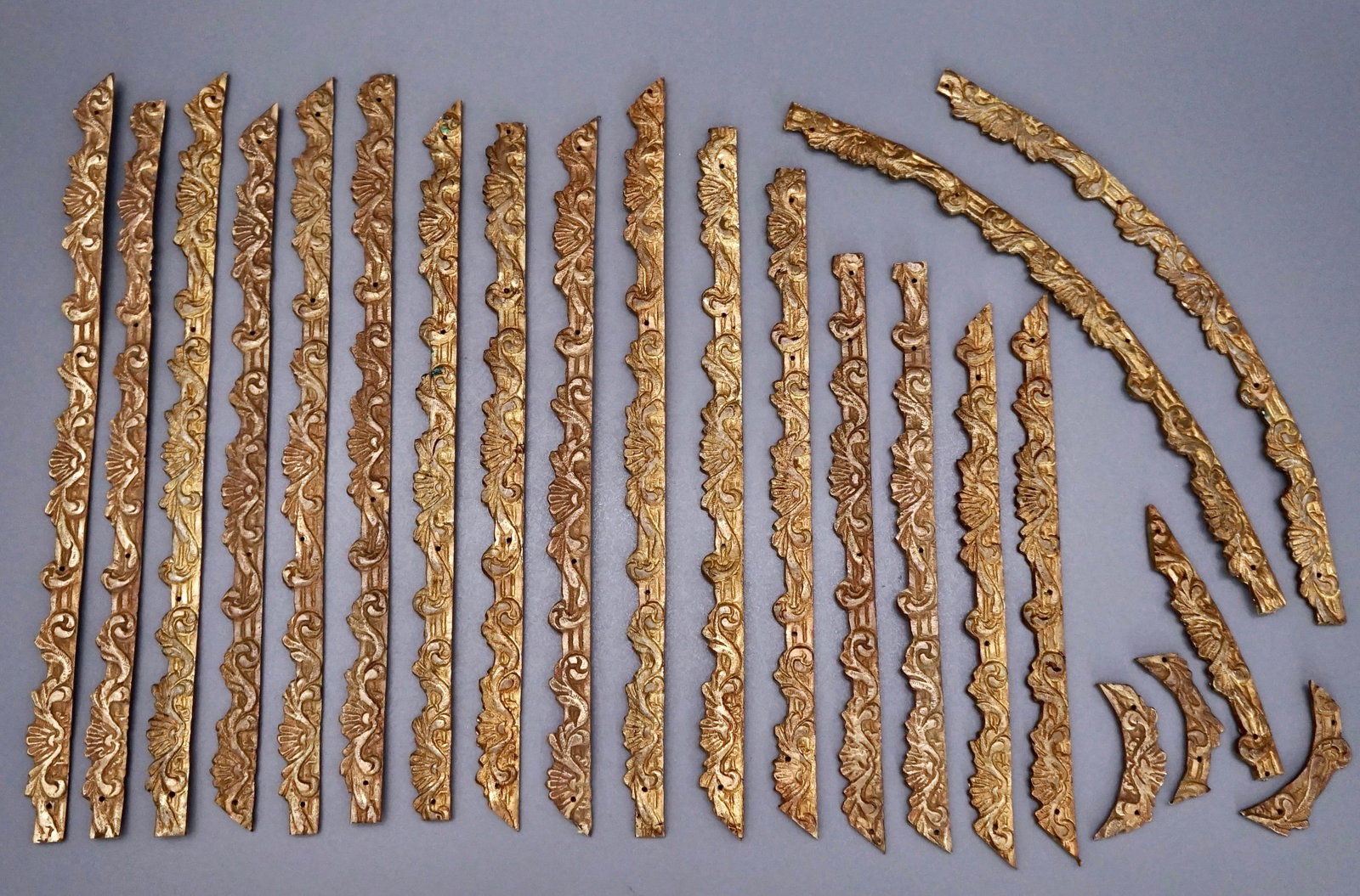 Figural Brass or Bronze Trim 11 1/2 Feet Long Clock Furniture Frame Embellishments Used Parts: Figural Brass or Bronze Trim 11 1/2 Feet Long Clock Furniture Frame Embellishments Used Parts Approximately 16 straight trim pieces, the length of each piece varies between 7 1/16 and 9 5/8 inches, th