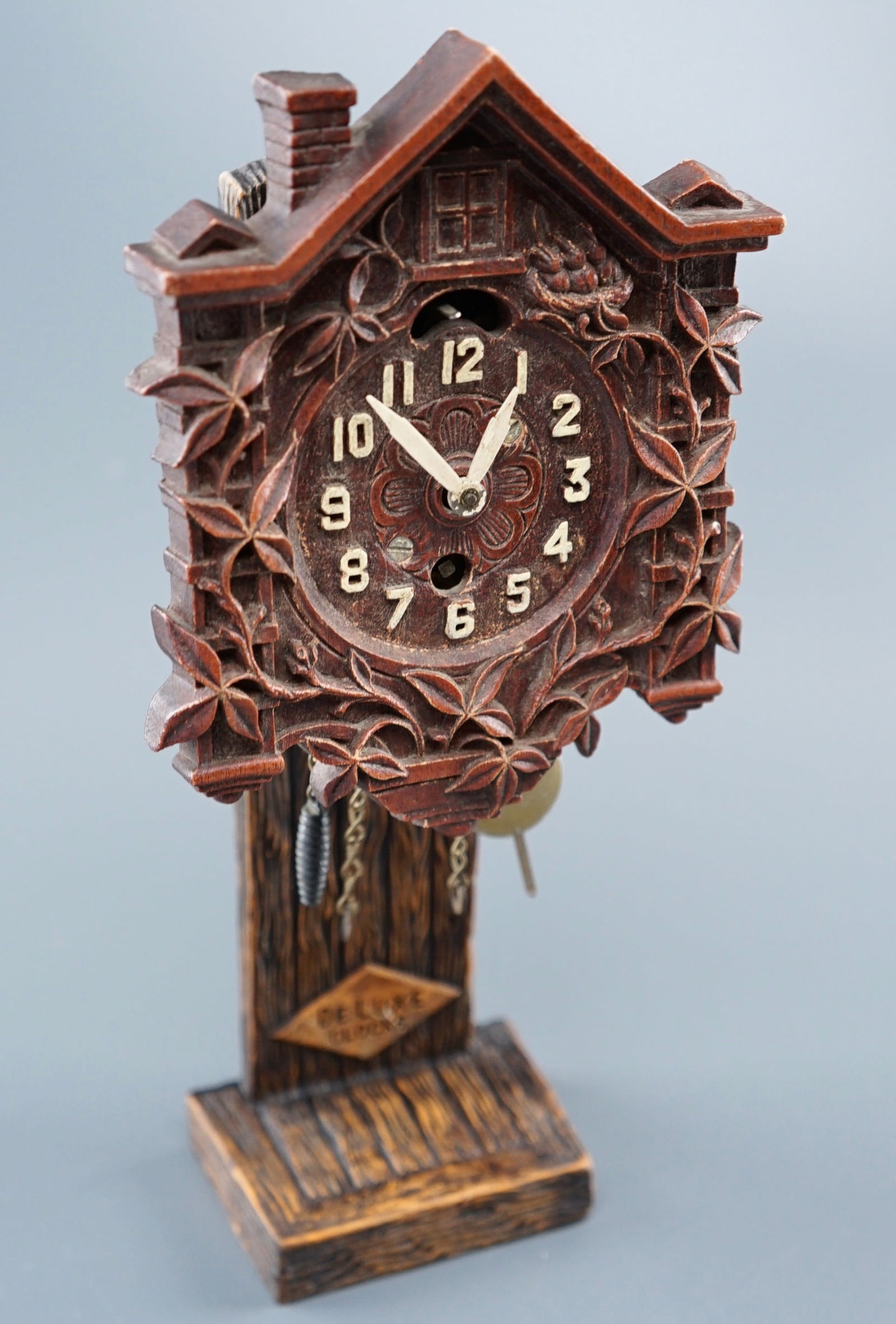 Lux Pendulette Cuckoo Clock on Deluxe Stand: Lux Pendulette Cuckoo Clock on Deluxe Stand Approximately 9 3/8 inches tall overall with the stand. Shipping Estimate:SHIPTHEBAY estimate for shipping of this lot in the Continental US is $36, which i