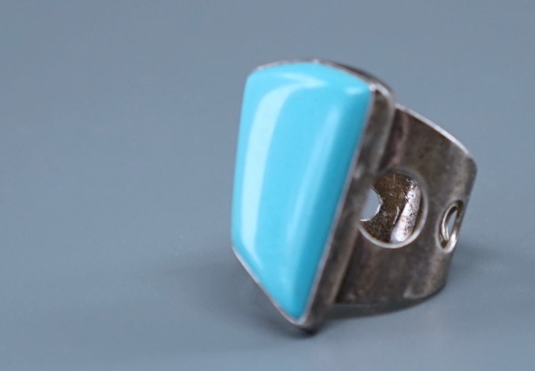 Blue Stone Sterling Silver Ring Marked 925 and Letters D t r: Blue Stone Sterling Silver Ring Marked 925 and Letters D t r Approximately size 5 1/2. SHIPPING & PICKUP: For local customers pickup is free from 122 North Santa Cruz Ave Los Gatos CA 95030. Shipping 