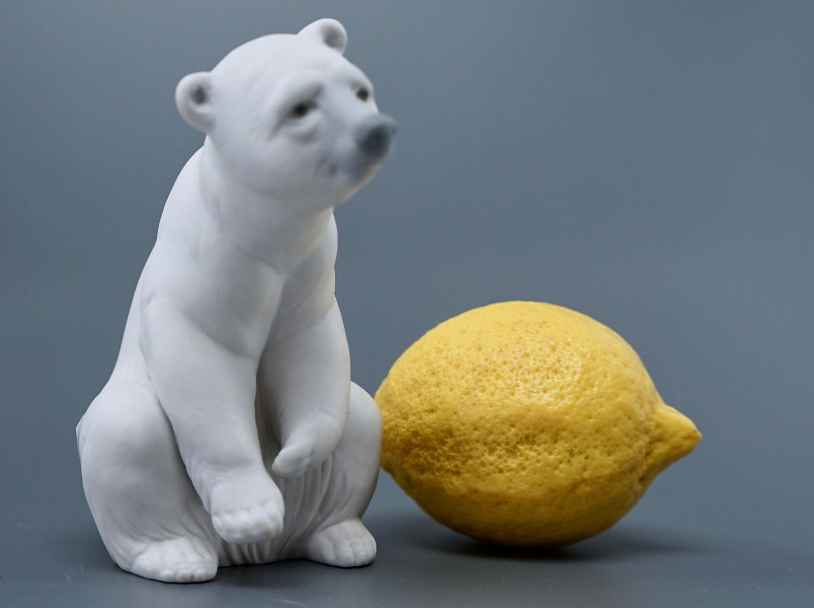 Lladro Polar Bear Vintage Bisque Porcelain Figurine Made in Spain (1 of 5)