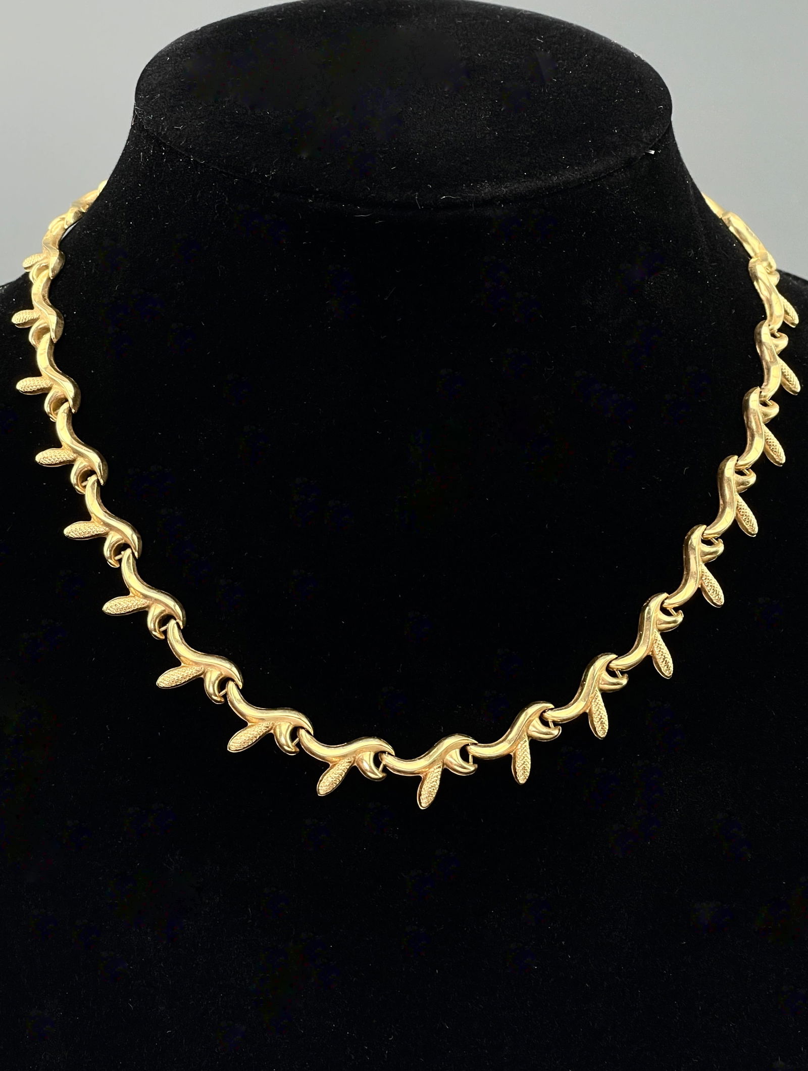 Vintage Italian 18k Yellow Gold Collar Necklace Flexible Hinged Pinecone Design Secure Clasp Marked (1 of 7)