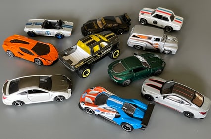 Hot Wheels 1956 Ford Harley Davidson Dodge Ram1500 Lifted etc Collectable Toy Cars lot of 10