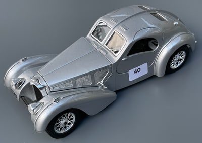 Miniature Replica 1936 Bugatti Atlantic 1/24 Scale Model Metal Alloy BBurago Burago Die-cast Car