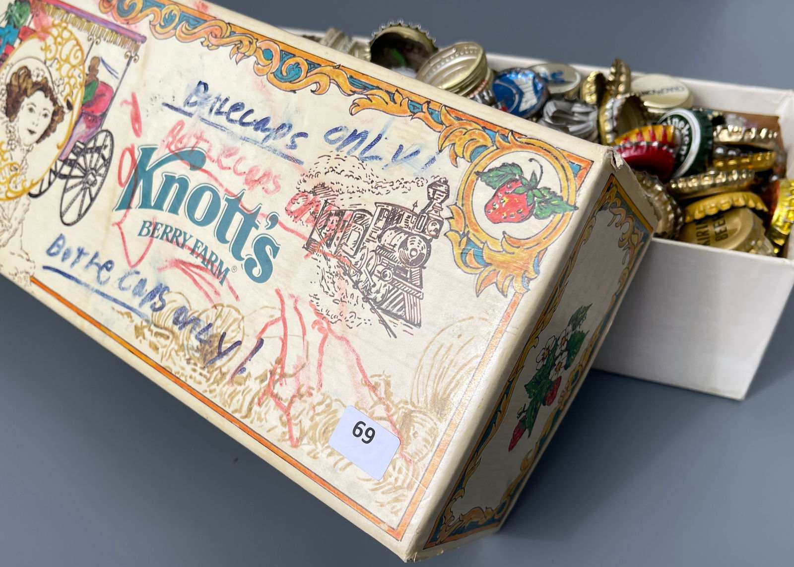 Vintage Collection Beer Bottle Cups Crown Corks Mixed Lot for Art Project Epoxy Table Top or Scrap (1 of 3)