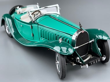 Franklin Mint 1929 Bugatti Royale 1:24 Scale Precision Diecast Model Classic Race Car