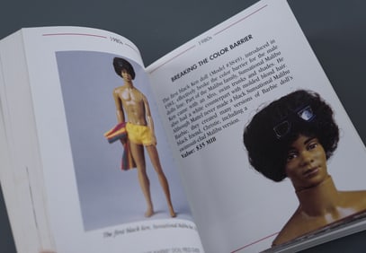 Vintage Barbie Doll Reference Book Pocket Identification and Value Guide    Approximately 5 1/4 x 4