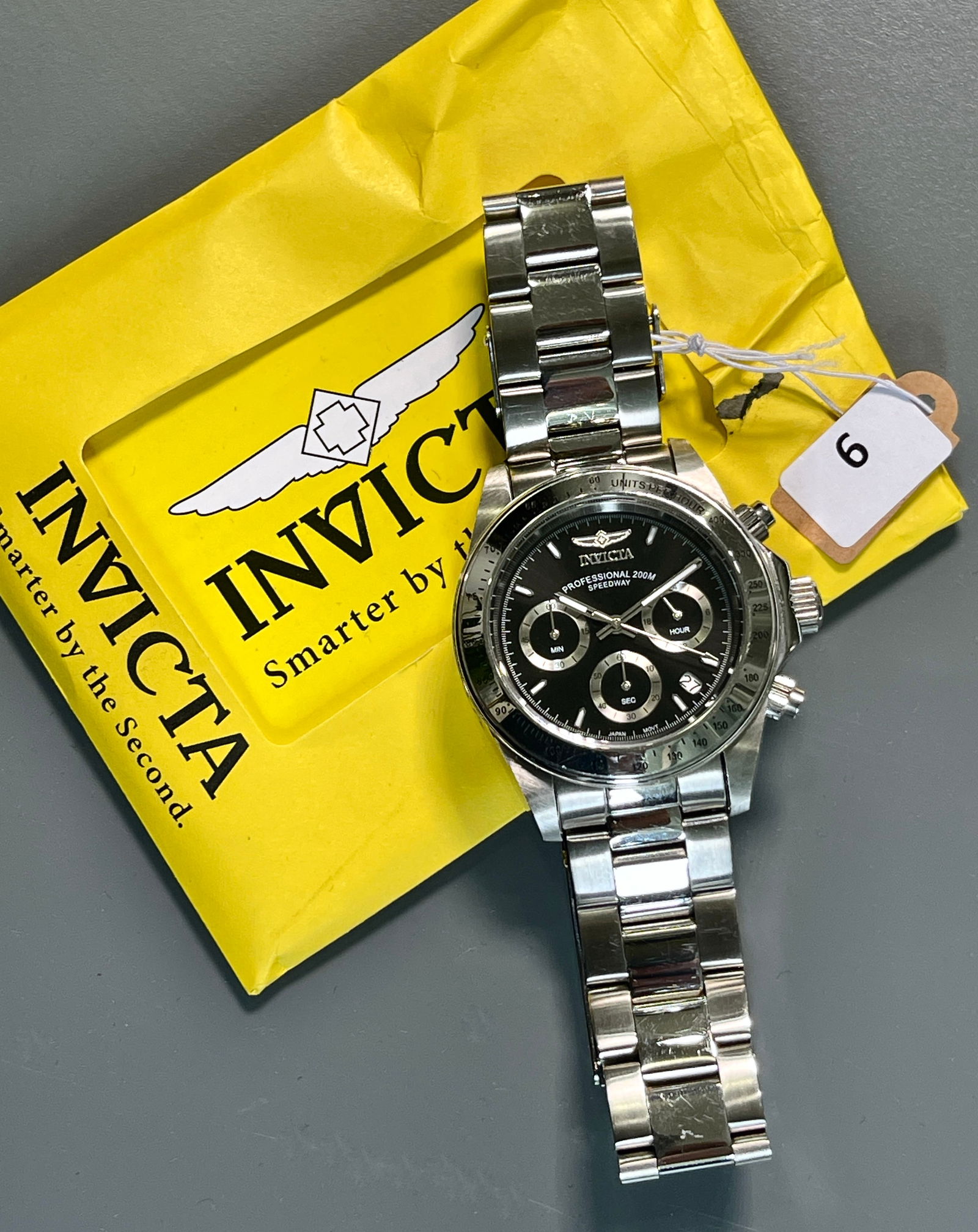 Invicta Professional 200M Speedway Model 18359 Black Dial Chrome Watch (1 of 3)