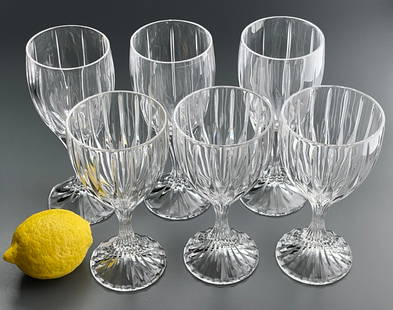 Mikasa Park Lane Goblet Lot of 6 Lead Crystal Wine Glasses in Two Sizes: Mikasa Park Lane Goblet Lot of 6 Lead Crystal Wine Glasses in Two Sizes Approximately 6 5/8 and 7 1/4 inches tall.