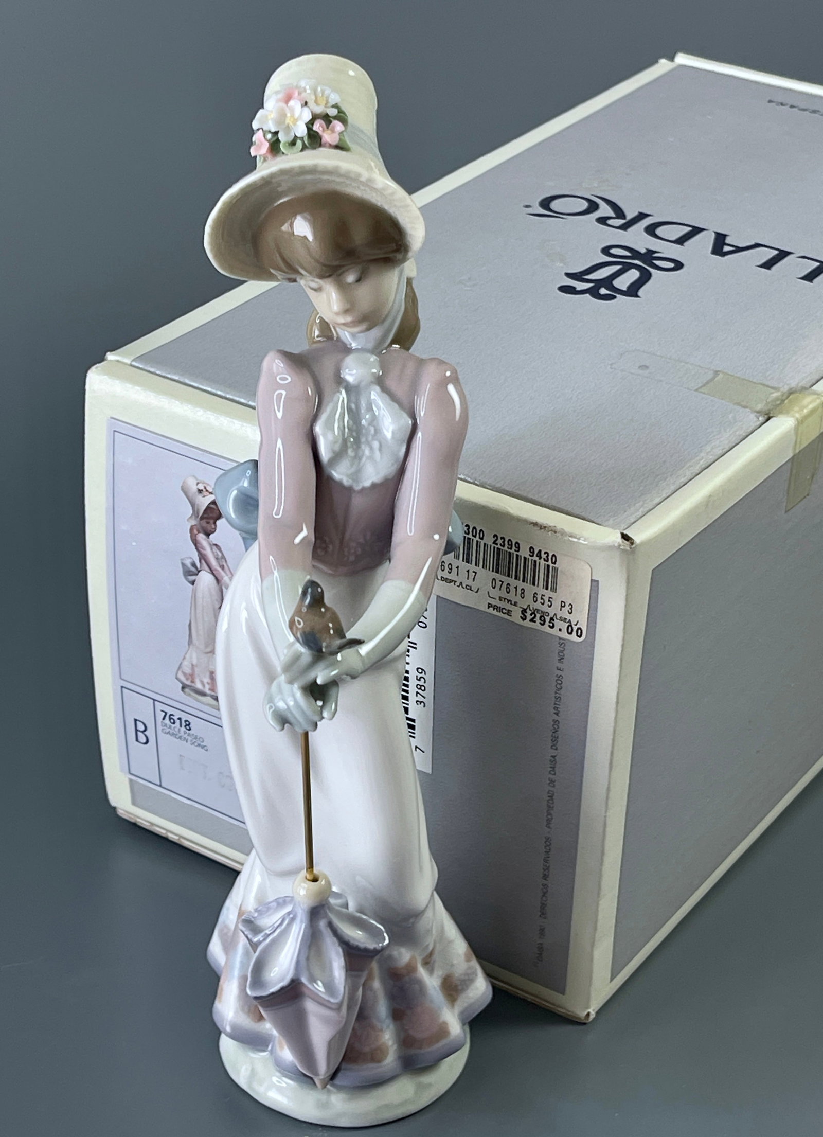 Dulce Paseo Garden Song 7618 Lladro Porcelain Retired Figurine: Dulce Paseo Garden Song 7618 Lladro Porcelain Retired Figurine