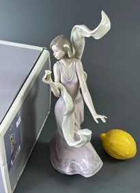 Retired 1996 Lladro Porcelain Figurine 06251 Wind of Peace Vento de Paz Made in Spain